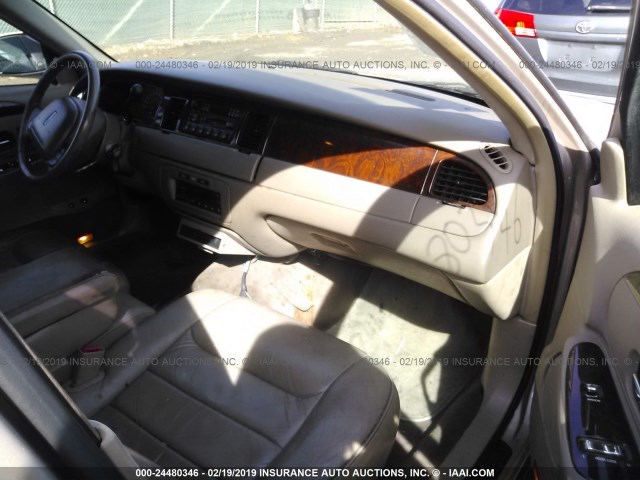 1L1FM81W7YY804824 - 2000 LINCOLN TOWN CAR EXECUTIVE GOLD photo 5