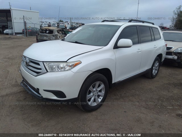 5TDZA3EHXBS015853 - 2011 TOYOTA HIGHLANDER SE WHITE photo 2