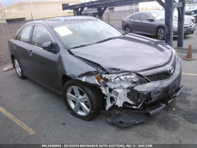 4T1BF1FK5EU383063 - 2014 TOYOTA CAMRY L/SE/LE/XLE 灰色 照片 1