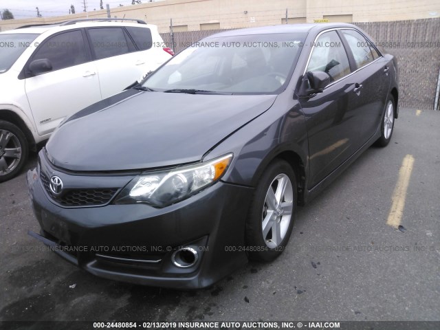 4T1BF1FK5EU383063 - 2014 TOYOTA CAMRY L/SE/LE/XLE 灰色 照片 2
