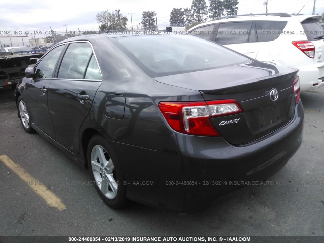 4T1BF1FK5EU383063 - 2014 TOYOTA CAMRY L/SE/LE/XLE 灰色 照片 3