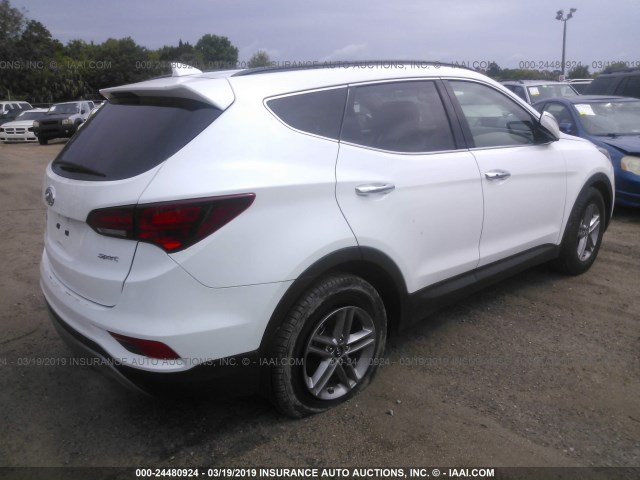 5NMZU3LB1JH058811 - 2018 HYUNDAI SANTA FE SPORT  WHITE photo 4