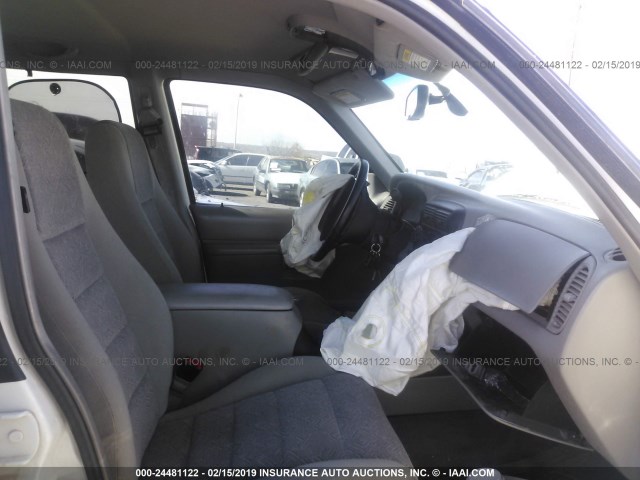 1FMZU73E0YZC05820 - 2000 FORD EXPLORER XLT WHITE photo 5