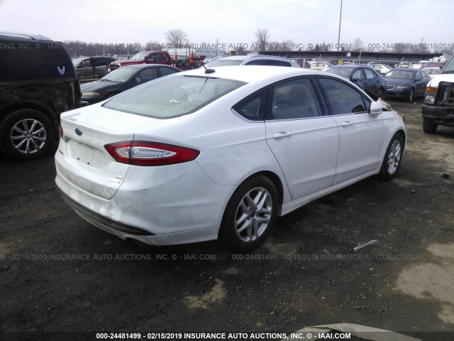 1FA6P0HD8E5400417 - 2014 FORD FUSION SE WHITE photo 4