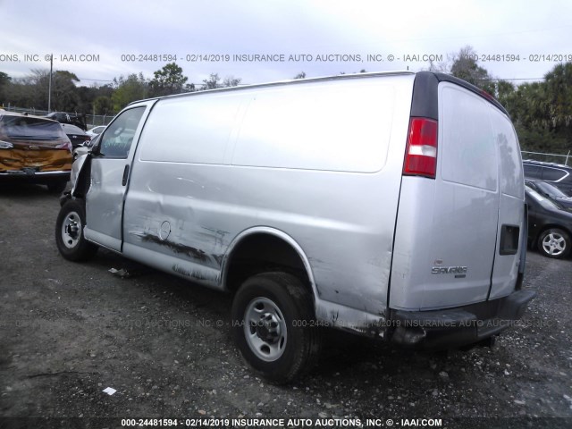 1GTW7AFF1G1252268 - 2016 GMC SAVANA G2500 SILVER photo 3