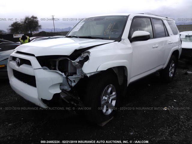 JTEBU5JR5J5547885 - 2018 TOYOTA 4RUNNER SR5 PREM/LTDL/TRAIL/TRD WHITE photo 2