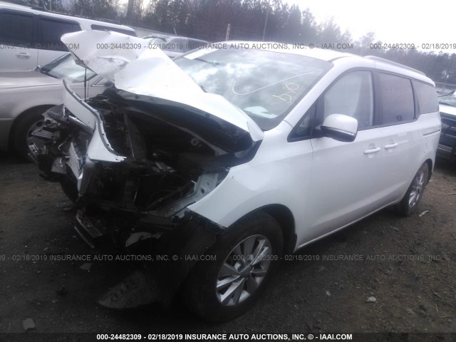 KNDMB5C13F6052337 - 2015 KIA SEDONA LX WHITE photo 2