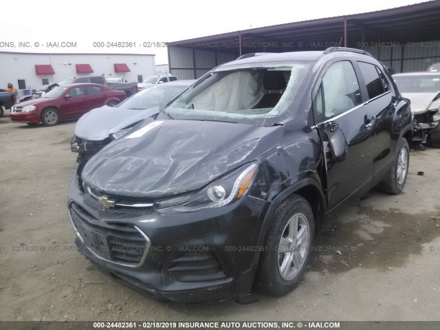 3GNCJLSB7HL217982 - 2017 CHEVROLET TRAX 1LT GRAY photo 2