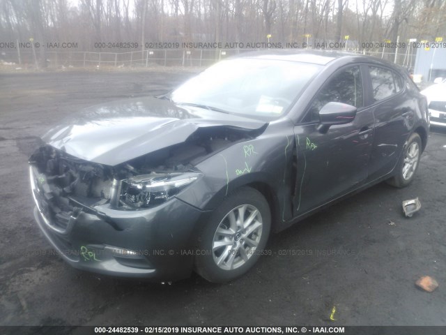 3MZBN1K79HM134683 - 2017 MAZDA 3 SPORT 灰色 照片 2