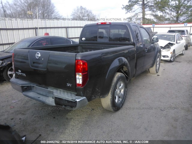 1N6AD0CU0BC435834 - 2011 NISSAN FRONTIER SV/PRO-4X GRAY photo 4