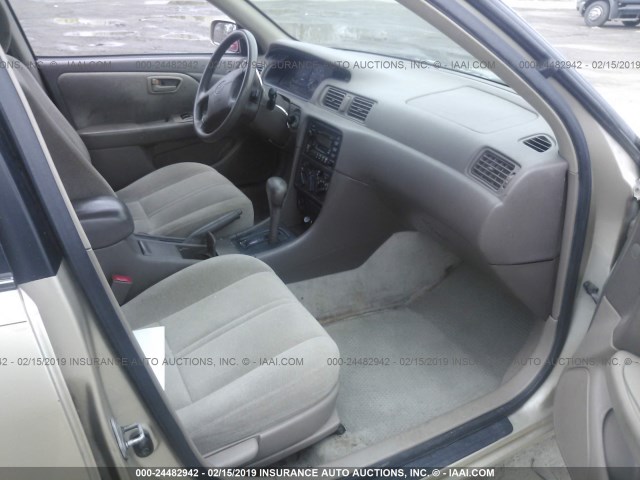 4T1BG22K5XU909655 - 1999 TOYOTA CAMRY CE/LE/XLE TAN photo 5