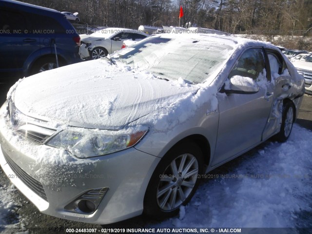 4T1BD1FK2CU033523 - 2012 TOYOTA CAMRY HYBRID/LE/XLE SILVER photo 2