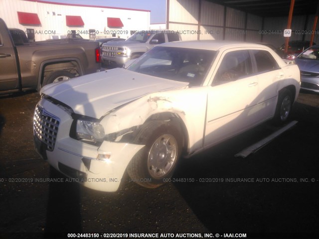 2C3KA53G57H795343 - 2007 CHRYSLER 300 TOURING WHITE photo 2