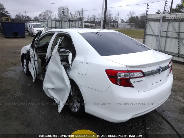 4T1BD1FK7CU060393 - 2012 TOYOTA CAMRY HYBRID/LE/XLE WHITE photo 3