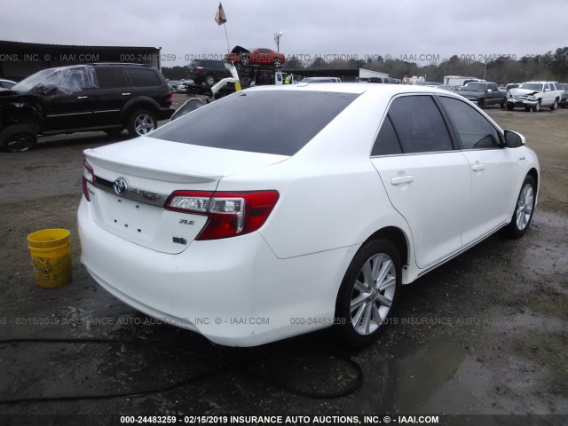 4T1BD1FK7CU060393 - 2012 TOYOTA CAMRY HYBRID/LE/XLE WHITE photo 4