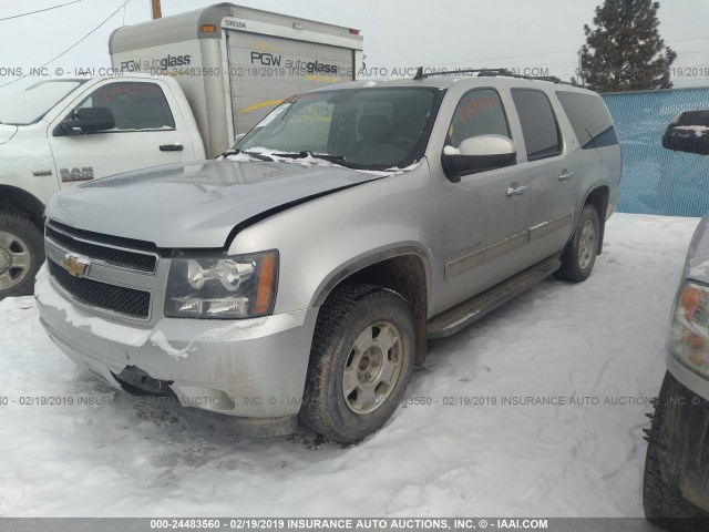 1GNUKJE36AR119261 - 2010 CHEVROLET SUBURBAN K1500 LT SILVER photo 2