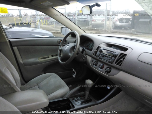 4T1BE32K33U221028 - 2003 TOYOTA CAMRY LE/XLE/SE GOLD photo 5
