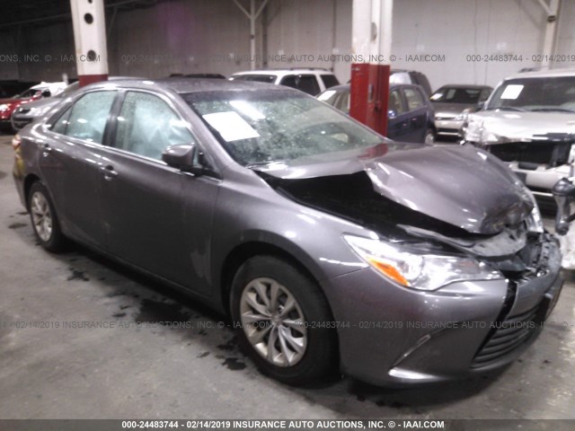 4T4BF1FK9FR467040 - 2015 TOYOTA CAMRY LE/XLE/SE/XSE GRAY photo 1