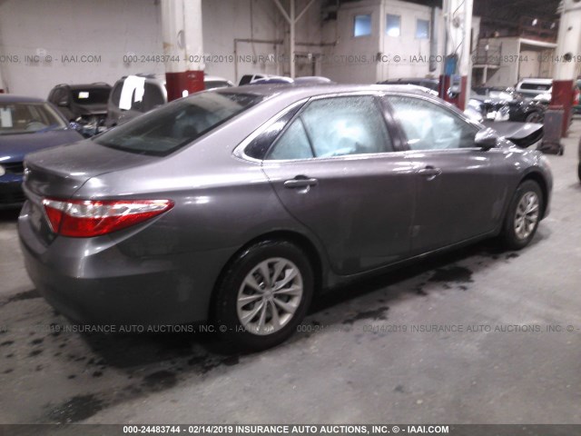 4T4BF1FK9FR467040 - 2015 TOYOTA CAMRY LE/XLE/SE/XSE GRAY photo 4