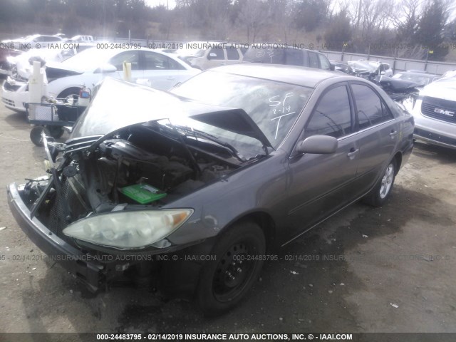 4T1BE32K55U546654 - 2005 TOYOTA CAMRY LE/XLE/SE GRAY photo 2