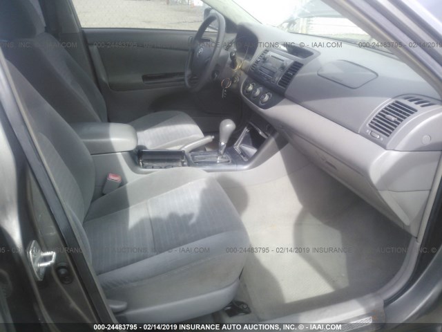 4T1BE32K55U546654 - 2005 TOYOTA CAMRY LE/XLE/SE GRAY photo 5