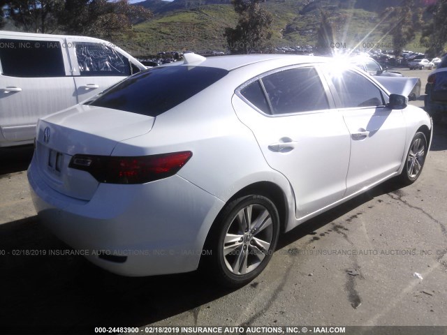 19VDE1F39DE018111 - 2013 ACURA ILX 20 WHITE photo 4