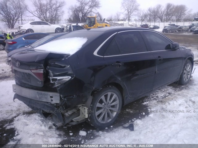 4T1BF1FK8HU443888 - 2017 TOYOTA CAMRY LE/XLE/SE/XSE შავი ფოტო 4