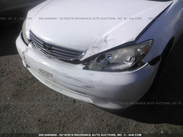 4T1BE32K65U581705 - 2005 TOYOTA CAMRY LE/XLE/SE WHITE photo 6