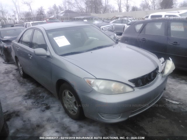 4T1BF32K96U622701 - 2006 TOYOTA CAMRY LE/XLE/SE SILVER photo 1