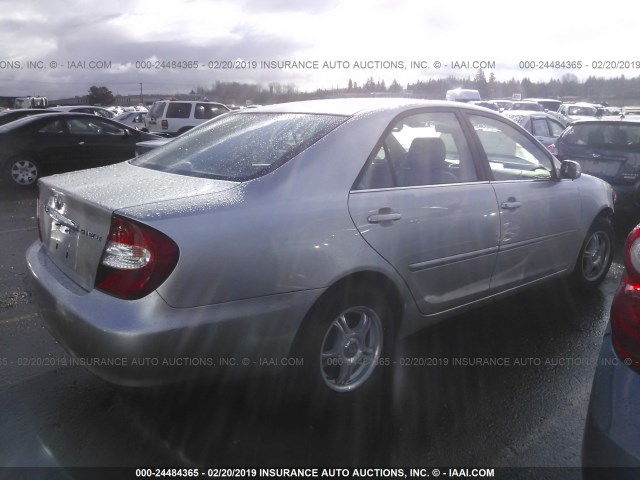 JTDBE32K730175344 - 2003 TOYOTA CAMRY LE/XLE Gümüş foto 4