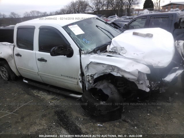 3GCEC13068G247982 - 2008 CHEVROLET SILVERADO C1500 WHITE photo 1