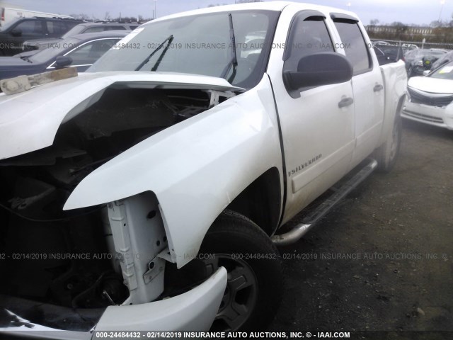 3GCEC13068G247982 - 2008 CHEVROLET SILVERADO C1500 WHITE photo 2