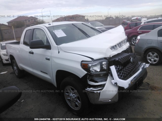 5TFUY5F17JX690555 - 2018 TOYOTA TUNDRA DOUBLE CAB SR/SR5 WHITE photo 1