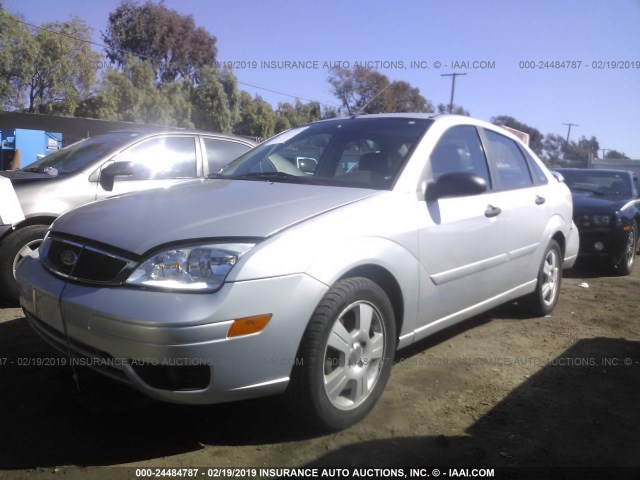 1FAHP34N87W246247 - 2007 FORD FOCUS ZX4/S/SE/SES SILVER photo 2