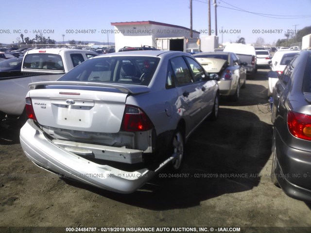 1FAHP34N87W246247 - 2007 FORD FOCUS ZX4/S/SE/SES SILVER photo 4