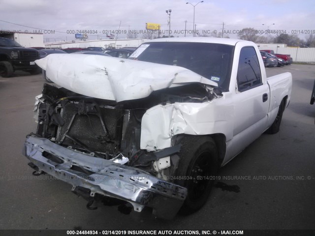 3GCEC14V86G145672 - 2006 CHEVROLET SILVERADO C1500 WHITE photo 2