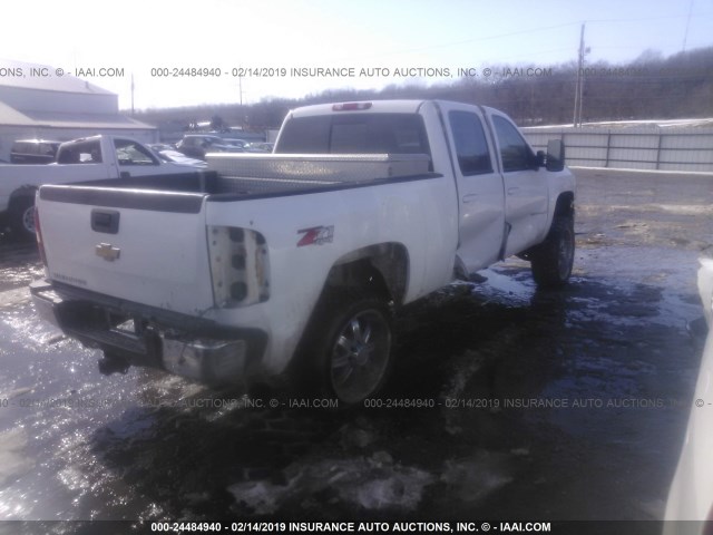 1GCHK23657F538127 - 2007 CHEVROLET SILVERADO K2500 HEAVY DUTY WHITE photo 4