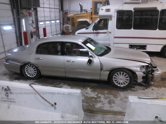 1LNHM81W04Y608080 - 2004 LINCOLN TOWN CAR EXECUTIVE/SIGNATURE GOLD photo 6