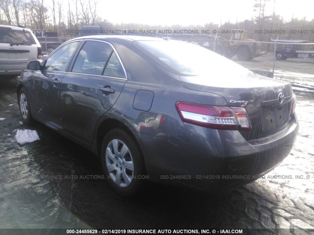 4T4BF3EK8AR070859 - 2010 TOYOTA CAMRY SE/LE/XLE 灰色 照片 3