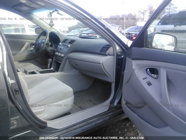4T4BF3EK8AR070859 - 2010 TOYOTA CAMRY SE/LE/XLE 灰色 照片 5