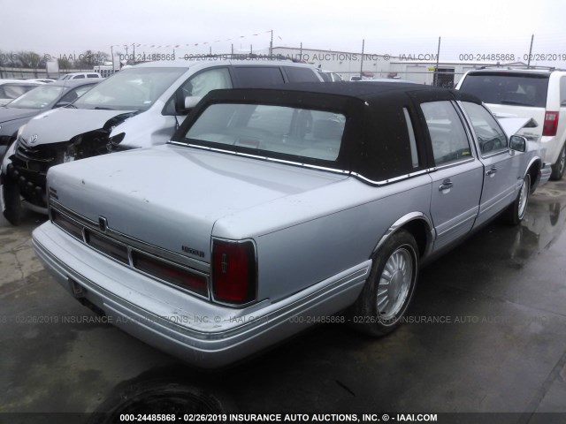 1LNLM83W0VY671334 - 1997 LINCOLN TOWN CAR CARTIER SILVER photo 4