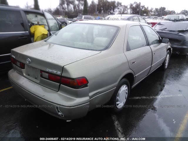 JT2BG22KXX0319665 - 1999 TOYOTA CAMRY LE/XLE BROWN photo 4