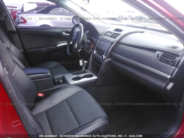 4T1BF1FK1DU707785 - 2013 TOYOTA CAMRY L/SE/LE/XLE 红色 照片 5