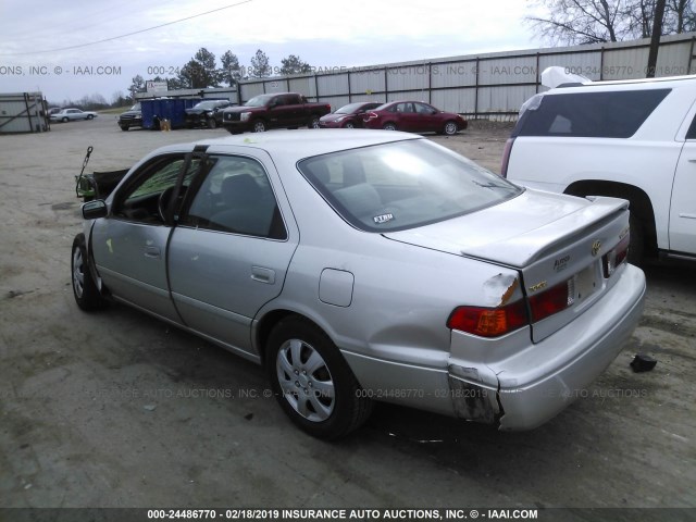 4T1BG22K21U833500 - 2001 TOYOTA CAMRY CE/LE/XLE 银色 照片 3