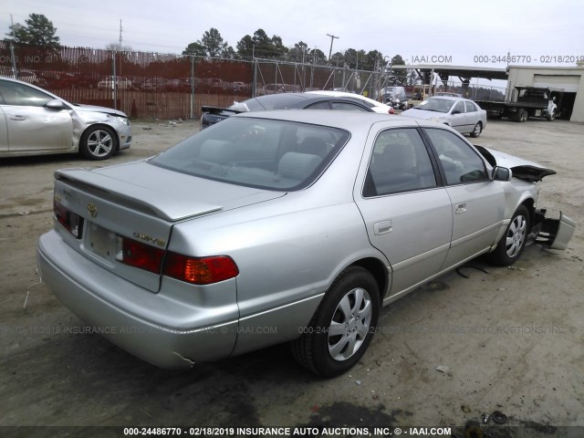 4T1BG22K21U833500 - 2001 TOYOTA CAMRY CE/LE/XLE 银色 照片 4