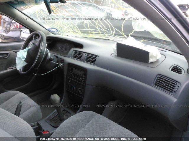 4T1BG22K21U833500 - 2001 TOYOTA CAMRY CE/LE/XLE 银色 照片 5