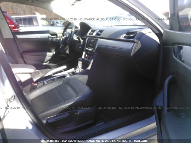 1VWBP7A3XDC095027 - 2013 VOLKSWAGEN PASSAT SE SILVER photo 5