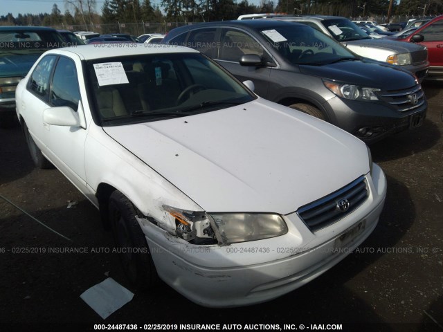 JT2BG22K710584552 - 2001 TOYOTA CAMRY CE/LE/XLE WHITE photo 1