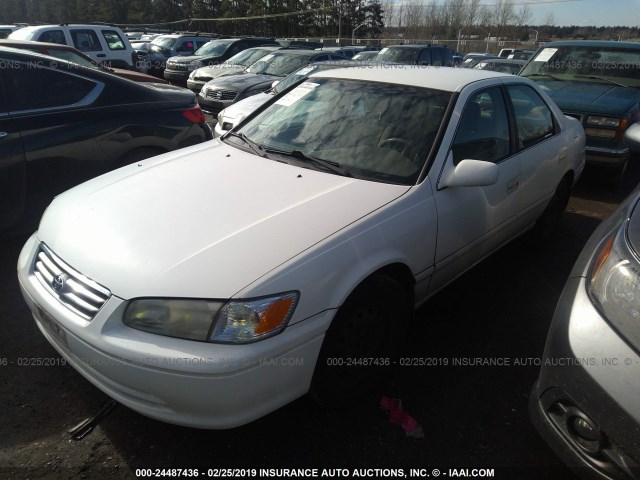 JT2BG22K710584552 - 2001 TOYOTA CAMRY CE/LE/XLE WHITE photo 2