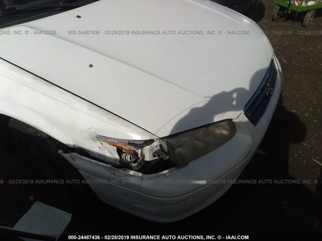 JT2BG22K710584552 - 2001 TOYOTA CAMRY CE/LE/XLE WHITE photo 6